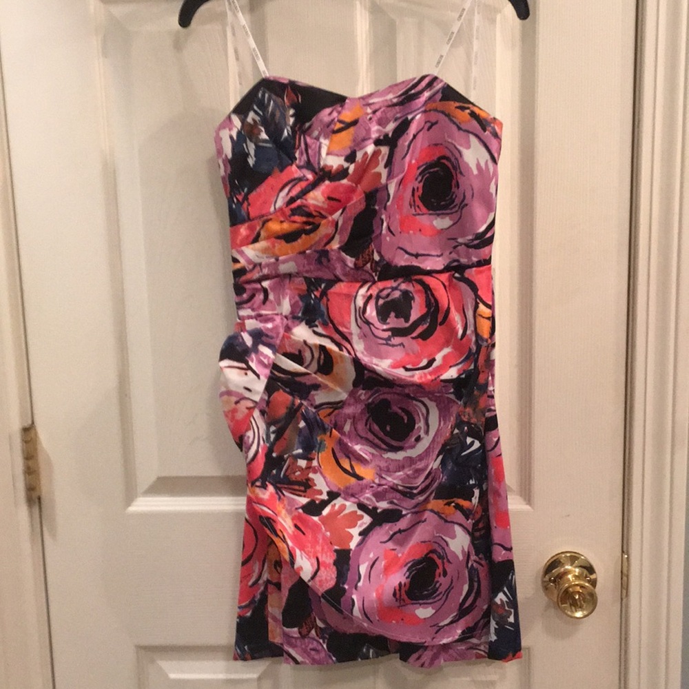NWT XOXO STRAPLESS DRESS BRIGHT AND BOLD DESIGNS